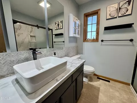 Bath - 28 Santee Rd, Lincoln, ND 58504 photo 1 of 4