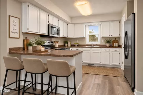 Kitchen - 2992 Warwick Loop, Bismarck, ND 58504 photo 1 of 1
