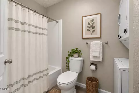 Bath - 2992 Warwick Loop, Bismarck, ND 58504 photo 1 of 1