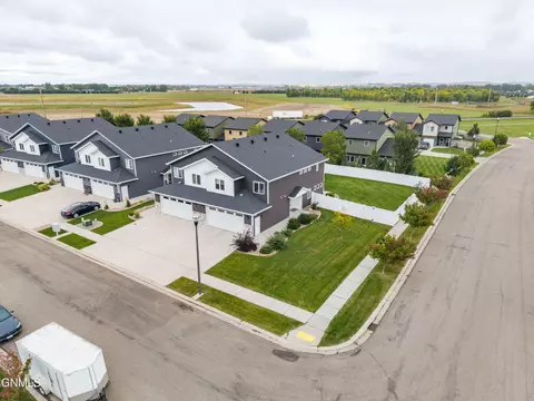 3825 Stacy Dr, Bismarck, ND 58504