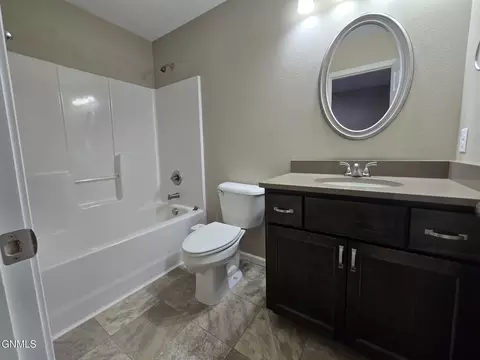 Bath - 3212 Kenner Loop, Bismarck, ND 58504 photo 3 of 4