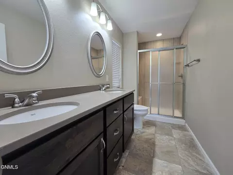 Bath - 3212 Kenner Loop, Bismarck, ND 58504 photo 2 of 4