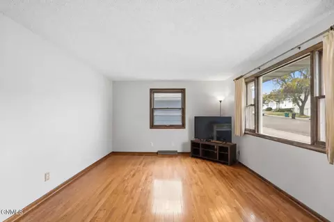Living - 1827 N 3rd St, Bismarck, ND 58501 photo 1 of 4