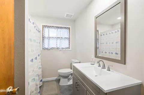 Bath - 1827 N 3rd St, Bismarck, ND 58501 photo 1 of 3