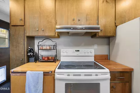 Kitchen - 1827 N 3rd St, Bismarck, ND 58501 photo 5 of 7