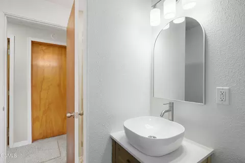 Bath - 1827 N 3rd St, Bismarck, ND 58501 photo 2 of 3