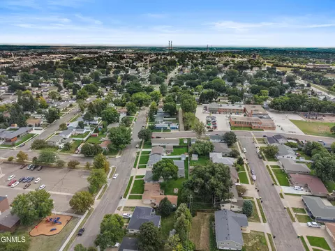 View/Area - 1827 N 3rd St, Bismarck, ND 58501 photo 4 of 4