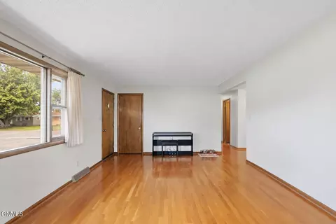 Living - 1827 N 3rd St, Bismarck, ND 58501 photo 2 of 4