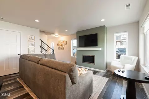 Living - 3309 Kenner Loop, Bismarck, ND 58504 photo 1 of 1