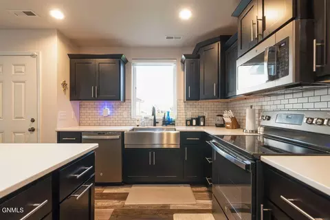 Kitchen - 3309 Kenner Loop, Bismarck, ND 58504 photo 2 of 4