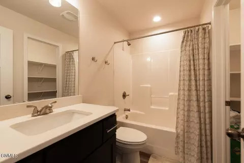 Bath - 3309 Kenner Loop, Bismarck, ND 58504 photo 2 of 2