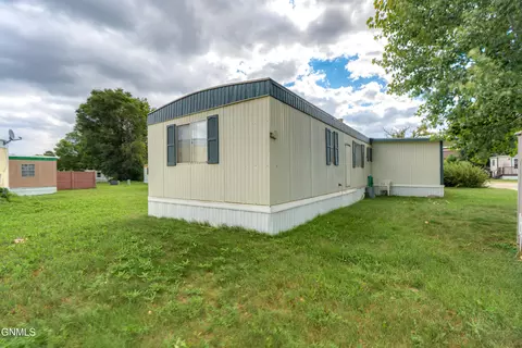 Exterior - 902 S Frontier Trl, Mandan, ND 58554 photo 7 of 7