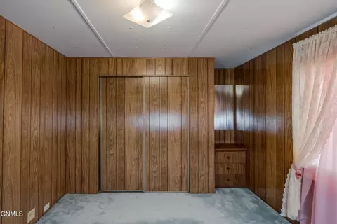 Bedroom - 902 S Frontier Trl, Mandan, ND 58554 photo 6 of 7