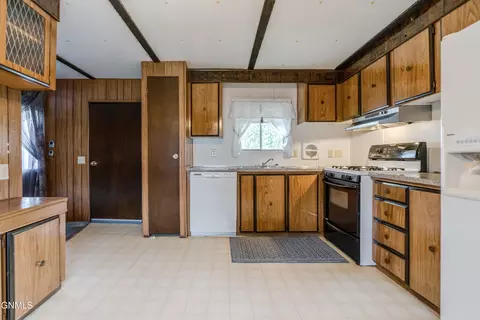 Kitchen - 902 S Frontier Trl, Mandan, ND 58554 photo 8 of 8