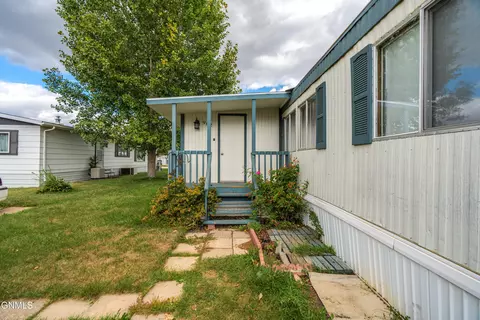 Exterior - 902 S Frontier Trl, Mandan, ND 58554 photo 2 of 7