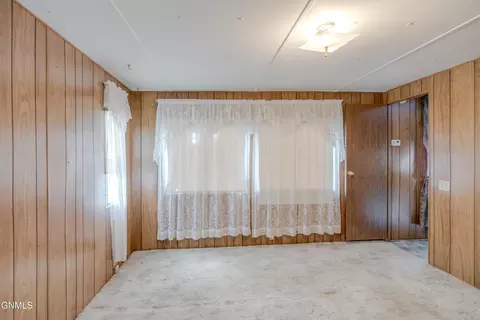Bedroom - 902 S Frontier Trl, Mandan, ND 58554 photo 3 of 7