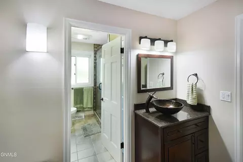 Bath - 1616 4th Ave E, Williston, ND 58801 photo 3 of 6