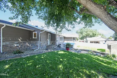Exterior - 1616 4th Ave E, Williston, ND 58801 photo 2 of 10