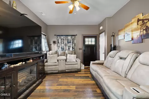 Living - 5803 Victoria Ave, Williston, ND 58801 photo 1 of 2