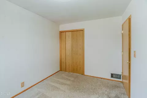 Bedroom - 224 Kavaney Dr, Bismarck, ND 58501 photo 6 of 7