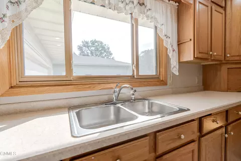 Kitchen - 224 Kavaney Dr, Bismarck, ND 58501 photo 8 of 8