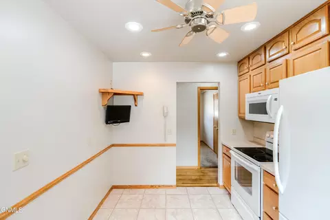 Kitchen - 224 Kavaney Dr, Bismarck, ND 58501 photo 3 of 8