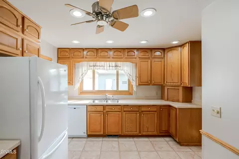 Kitchen - 224 Kavaney Dr, Bismarck, ND 58501 photo 6 of 8