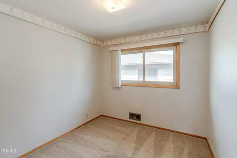 Bedroom - 224 Kavaney Dr, Bismarck, ND 58501 photo 1 of 7