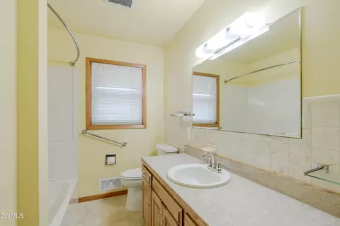 Bath - 224 Kavaney Dr, Bismarck, ND 58501 photo 1 of 5