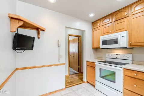 Kitchen - 224 Kavaney Dr, Bismarck, ND 58501 photo 4 of 8