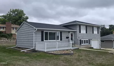 426 9th St NW, Valley City, ND 58072