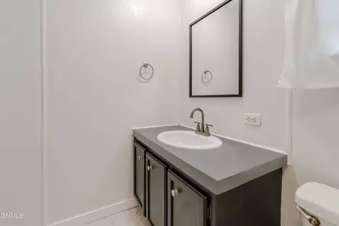 Bath - 208 E Coyote St, Mandan, ND 58554 photo 3 of 5