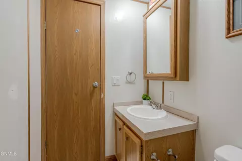 Bath - 208 E Coyote St, Mandan, ND 58554 photo 5 of 5