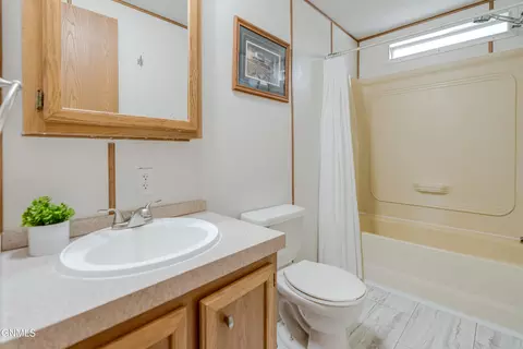 Bath - 208 E Coyote St, Mandan, ND 58554 photo 4 of 5