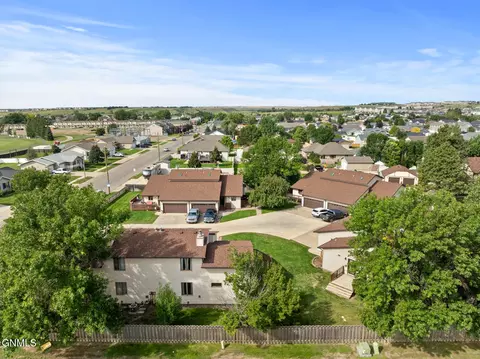 View/Area - 1604 Bison Dr, Williston, ND 58801 photo 3 of 3