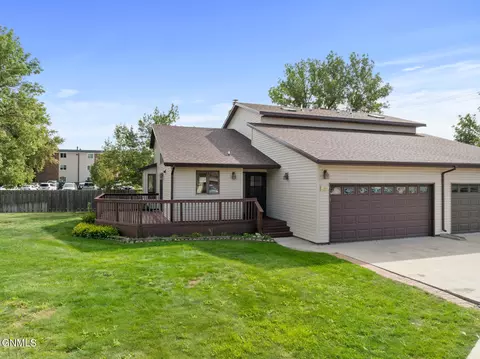 Exterior - 1604 Bison Dr, Williston, ND 58801 photo 3 of 9