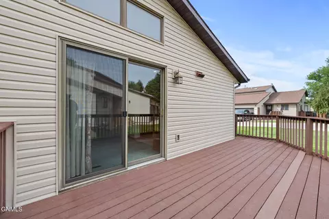 Exterior - 1604 Bison Dr, Williston, ND 58801 photo 5 of 9