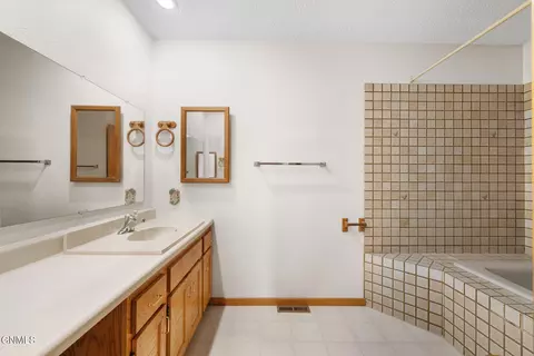 Bath - 1604 Bison Dr, Williston, ND 58801 photo 1 of 4