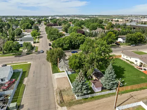 View/Area - 2202 University Ave, Williston, ND 58801 photo 3 of 4