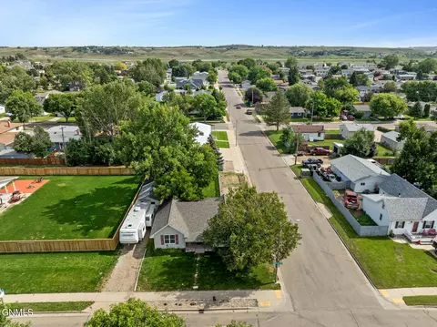 View/Area - 2202 University Ave, Williston, ND 58801 photo 1 of 4
