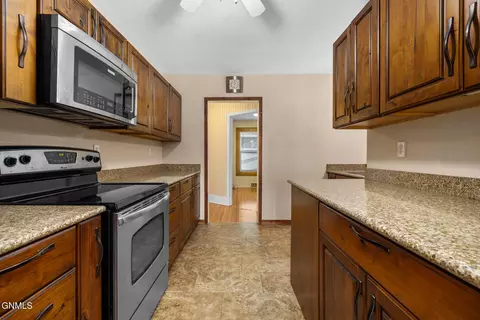 Entry Way - 2202 University Ave, Williston, ND 58801 photo 3 of 3