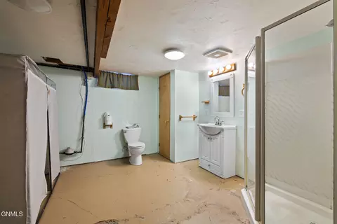 Bath - 2202 University Ave, Williston, ND 58801 photo 2 of 2