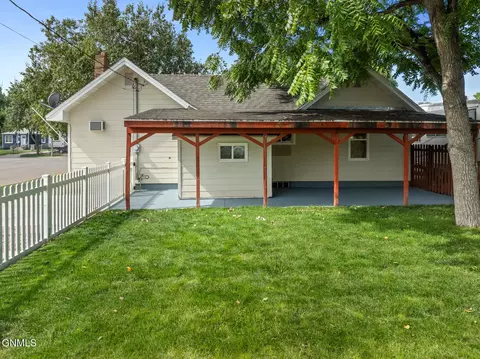 Exterior - 2202 University Ave, Williston, ND 58801 photo 2 of 5