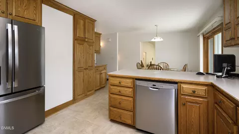 Kitchen - 3824 Prairie Pines Loop, Bismarck, ND 58503 photo 3 of 4