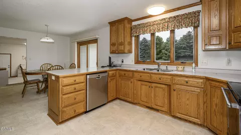 Kitchen - 3824 Prairie Pines Loop, Bismarck, ND 58503 photo 4 of 4