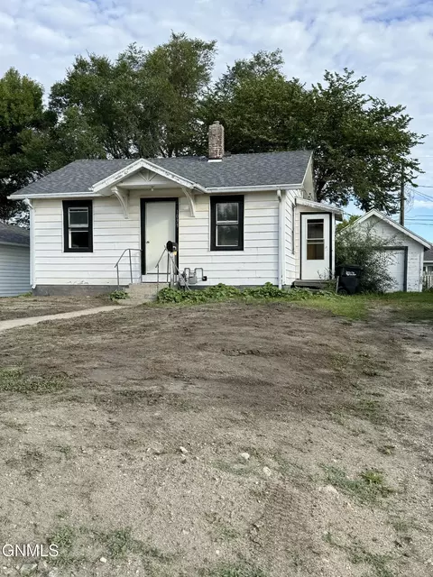 1033 2nd St SE, Valley City, ND 58072