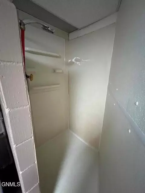 Bath - 918 8th St W, Mobridge, SD 57601 photo 2 of 2