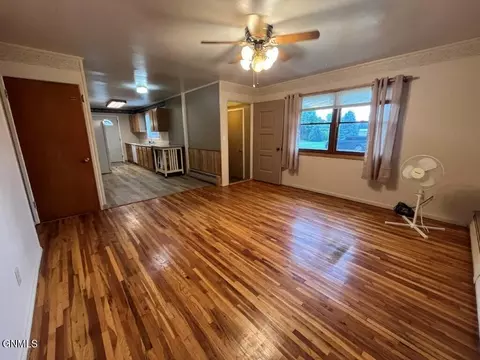 Living - 918 8th St W, Mobridge, SD 57601 photo 2 of 3
