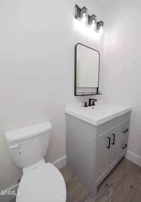 Bath - 507 46th St E, Williston, ND 58801 photo 2 of 9