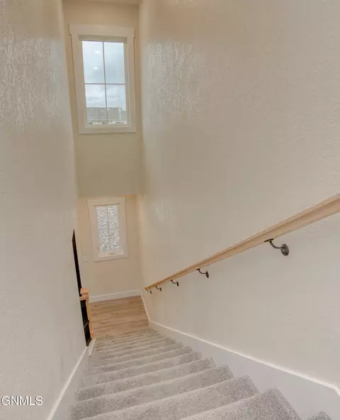 Entry Way - 507 46th St E, Williston, ND 58801 photo 3 of 3